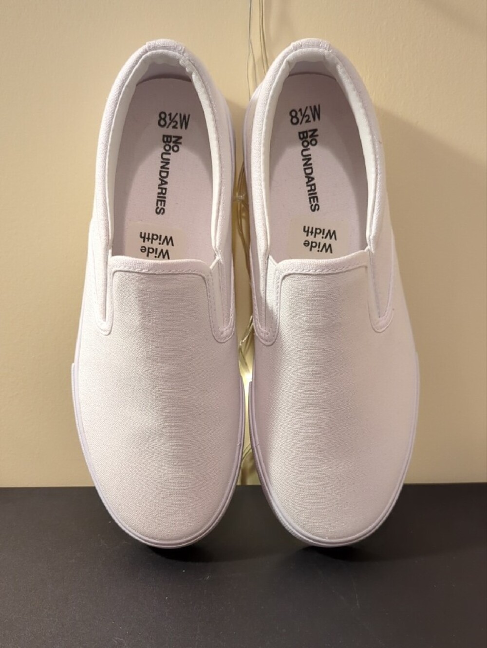 No Boundaries White Twin Gore Canvas Slip-On Sneakers, Wide Width 8 1/2 - Picture 5 of 8